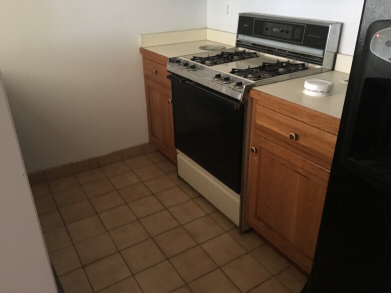 Building Photo - 147 Kelton St