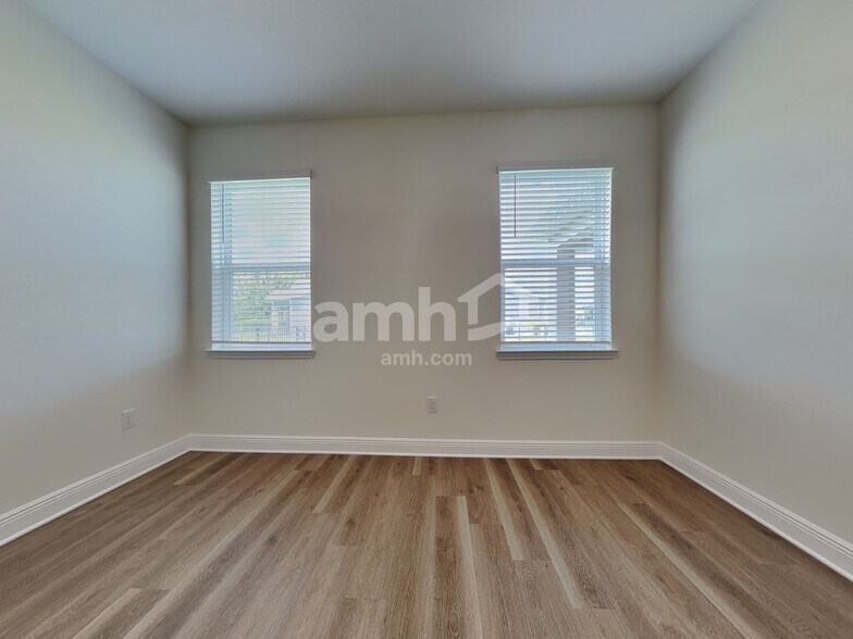 Building Photo - 27403 St Andrews Ave