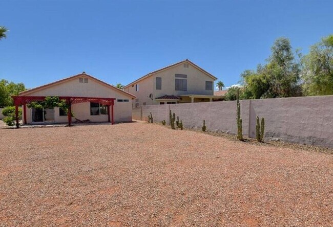 Building Photo - Single Story Gem!