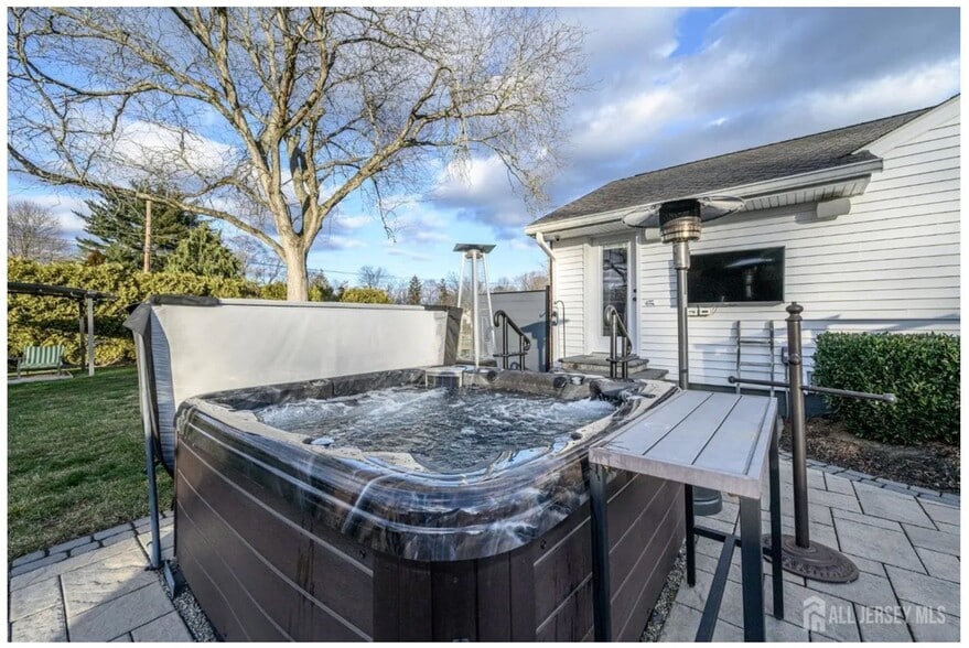 Building Photo - 12 Davison Rd