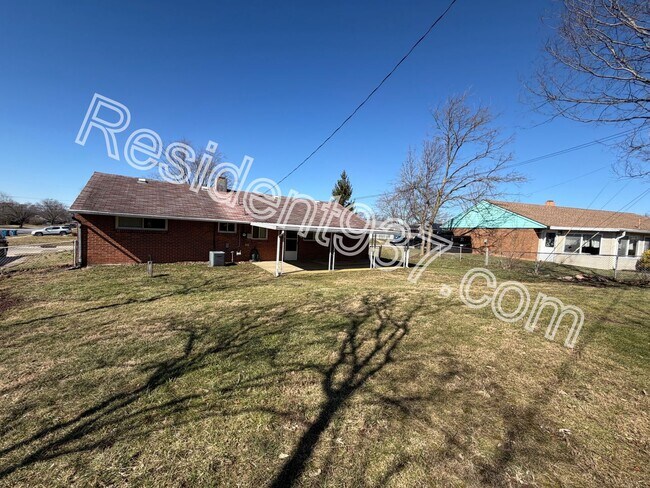 Building Photo - 3 Bed 1 Bath Home