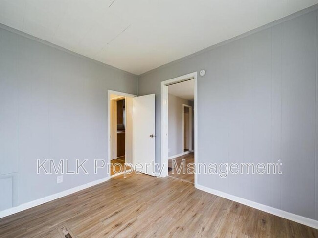 Building Photo - 519 Blake Ave