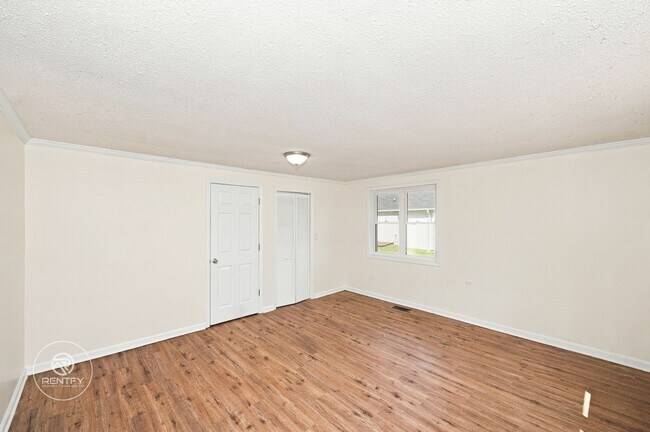 Building Photo - 2106 East Greenbriar-