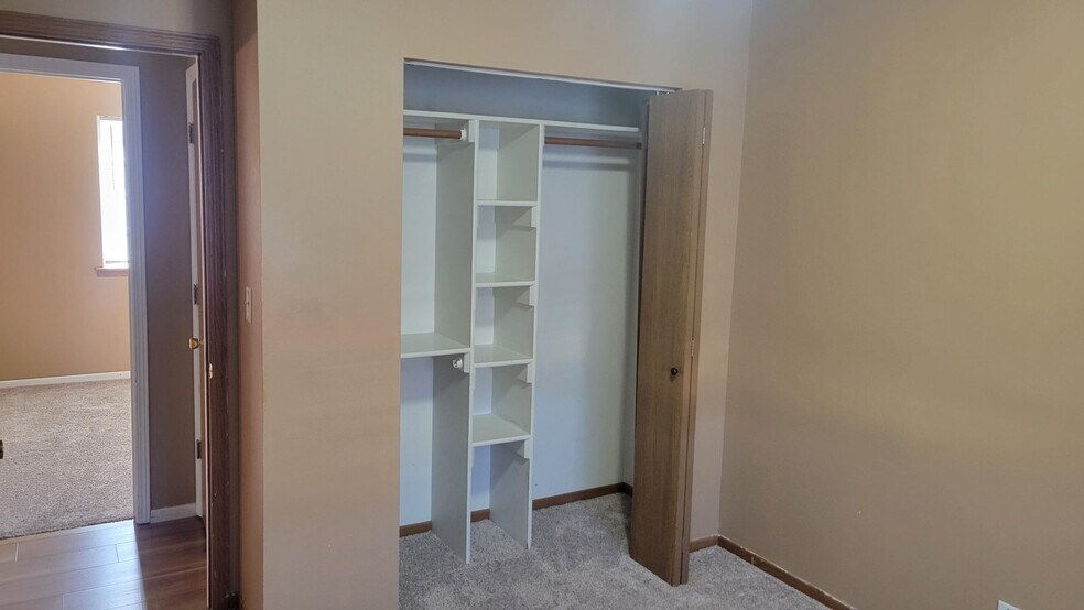 Building Photo - 320 Forest Dr