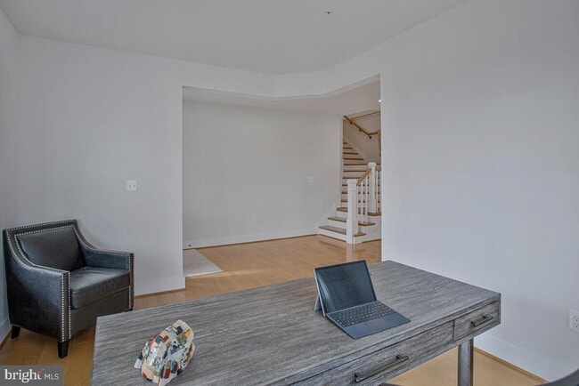 Building Photo - 408 Kosmill Dr