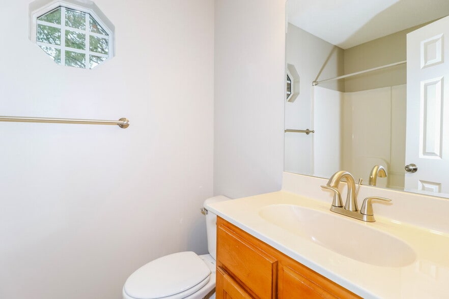 Building Photo - 6499 Sandbourne E