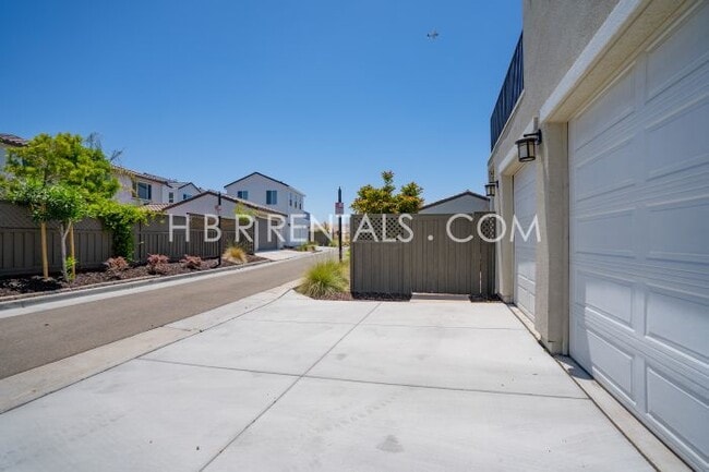 Building Photo - Welcome to your new casita in Tracy, CA! +...