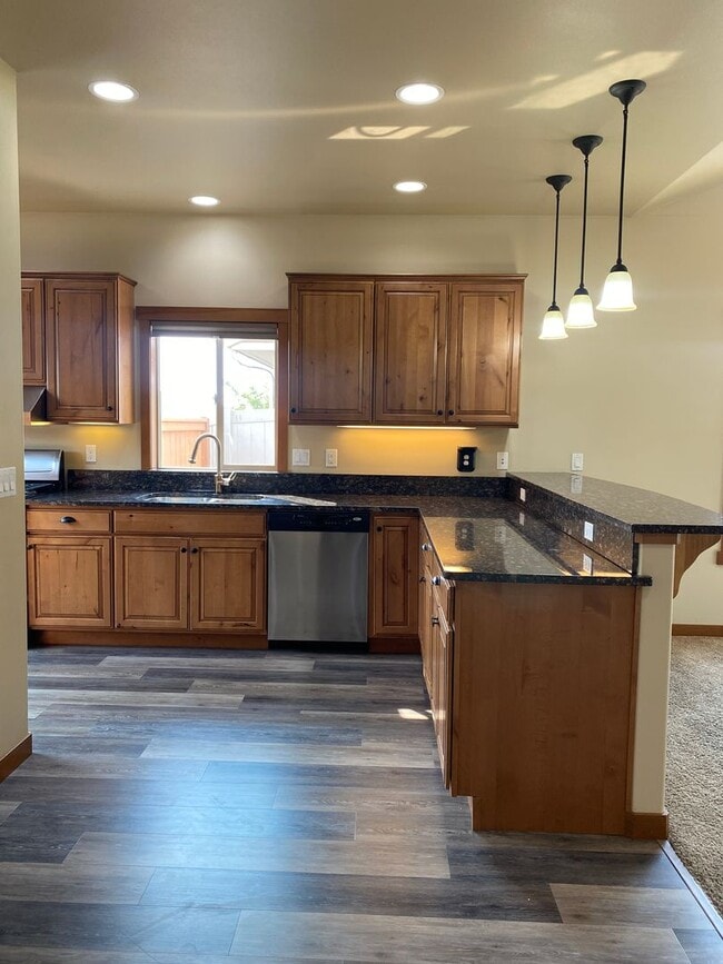 Building Photo - 3-bedroom, 1.75 Bath Home in the Village