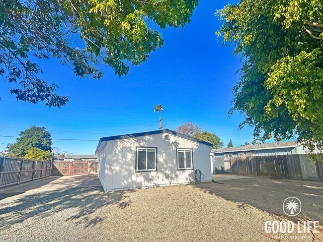 Building Photo - Beautiful 3B/2BA w/ Large Yard, 2 Car Garage & RV Parking!