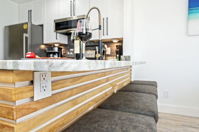 Building Photo - 775 Gulf Shore Dr