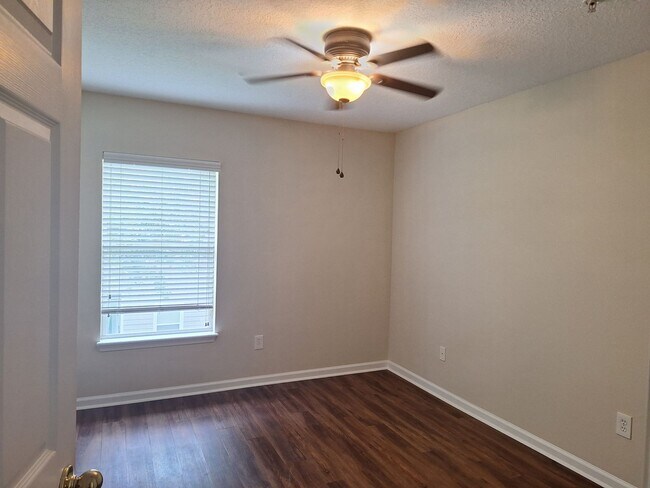 Building Photo - 7061 Snowy Canyon Dr