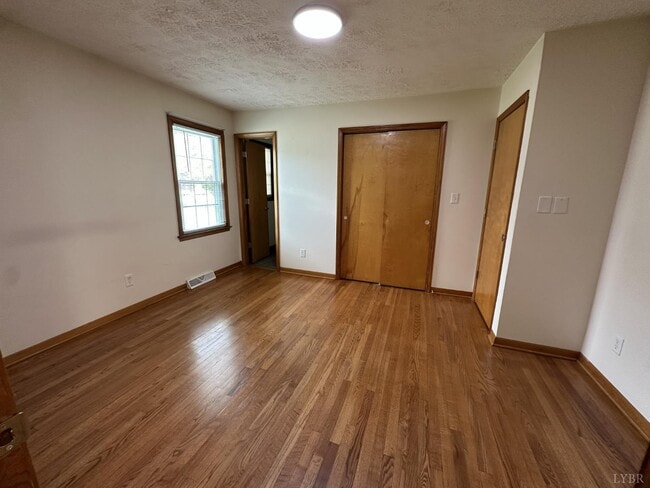 Building Photo - 93 High View Pl