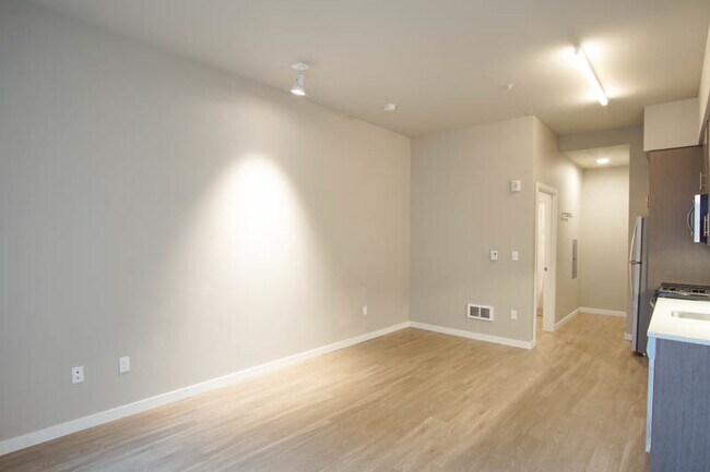 Building Photo - *FREE RENT* Sellwood-Great Modern Studio w...