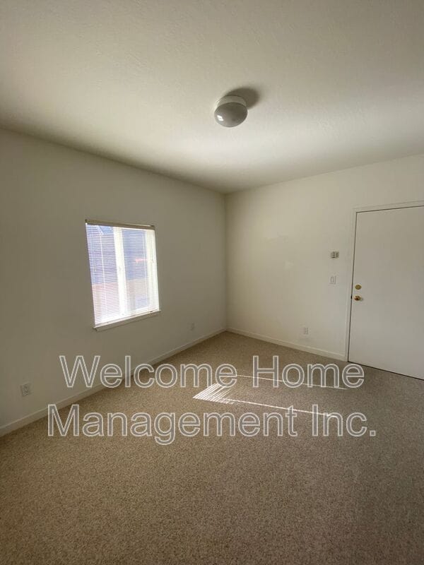 Building Photo - 1426 Henry St