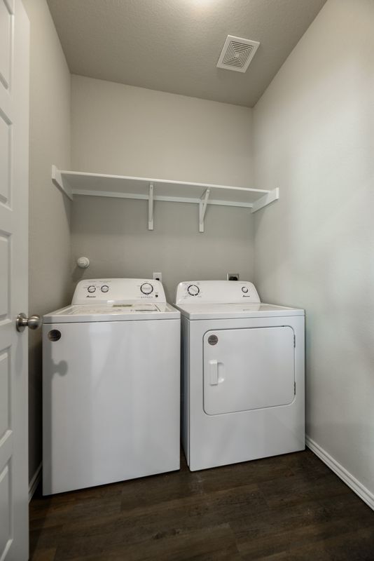 Building Photo - 1609 Ranch House