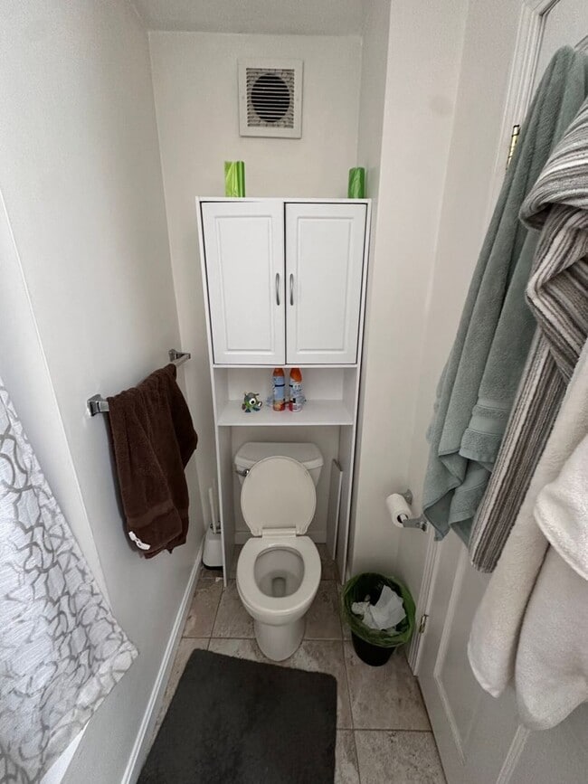 Building Photo - Very nice 3 bed in the North End