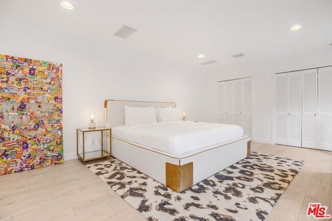 Building Photo - 1833 Franklin Canyon Dr