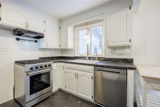 Building Photo - 105 Chestnut Dr