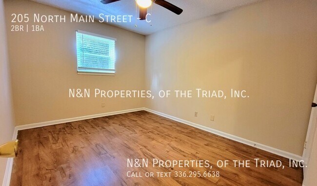 Building Photo - 2 Bedroom 1 Bath Apartment in King NC-  Do...