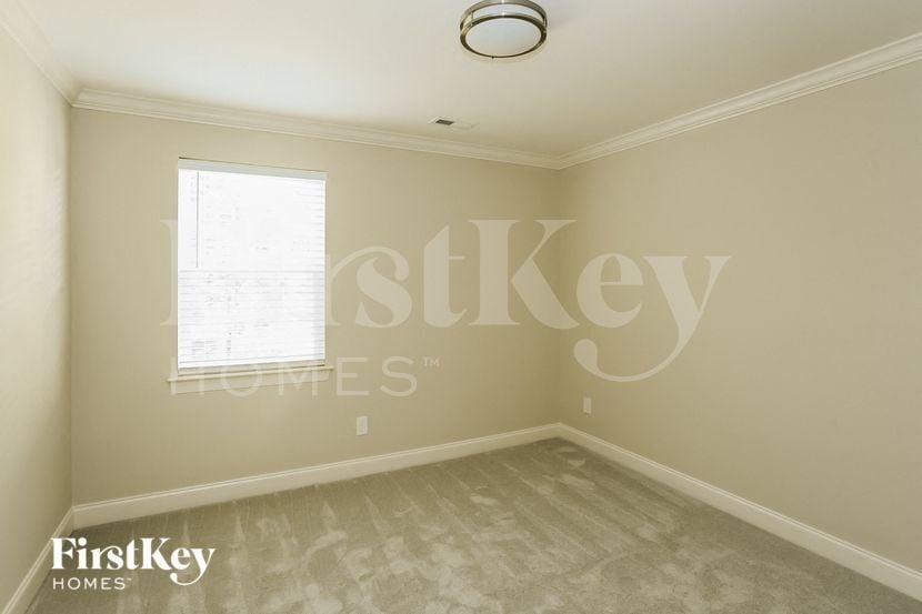 Building Photo - 1242 Pless St NW