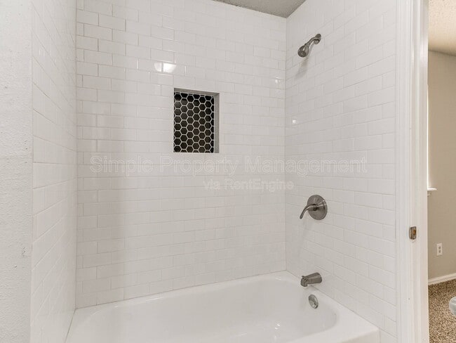 Building Photo - 8510 Candlewood Dr