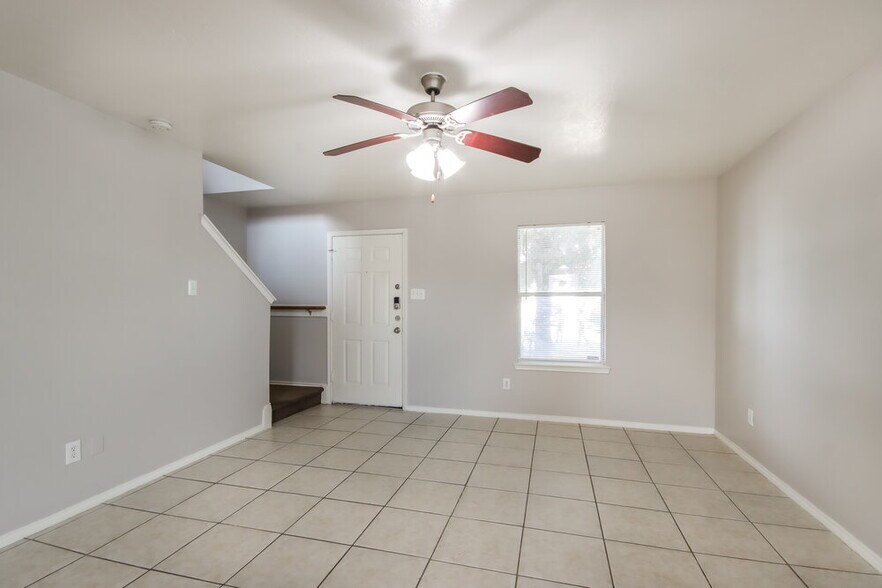 Building Photo - 21243 Linden House Ct