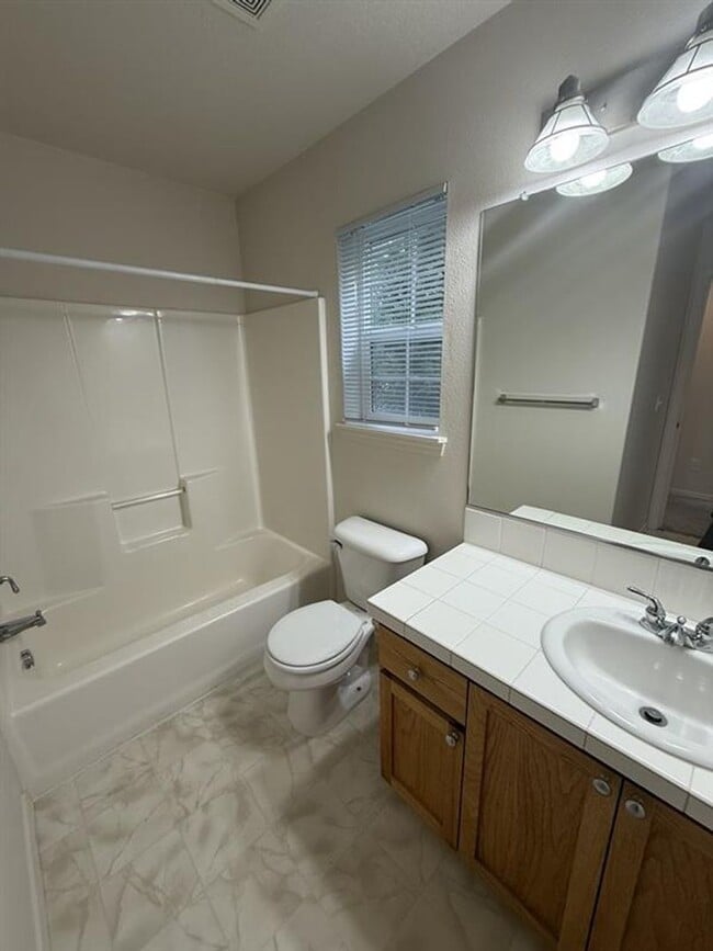 Building Photo - 1176 SE Tamora Ave