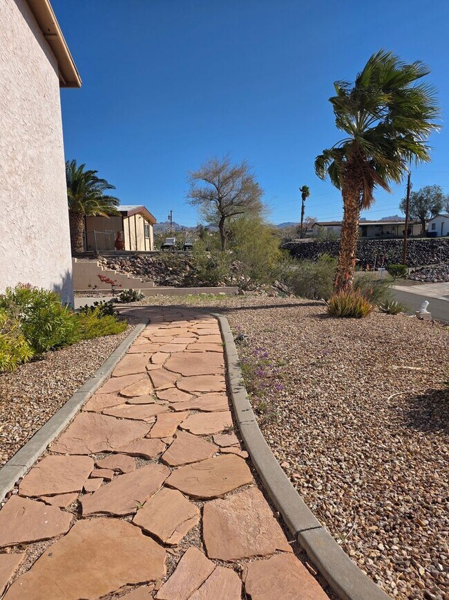 Building Photo - One of Kind 3 bed/2.5 bath home with 3 car attached garage located in BHC.