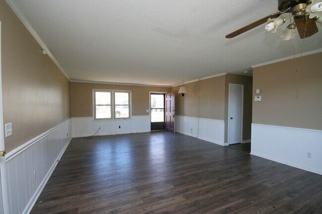 Building Photo - 6206 NW Angus Cir