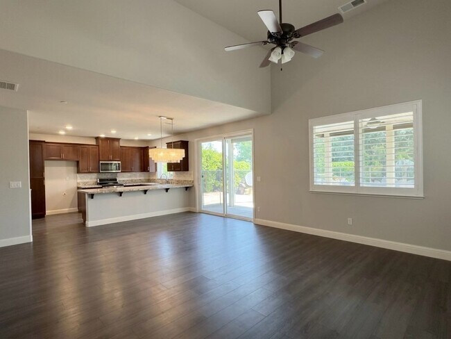 Building Photo - 233 Vanney Ct