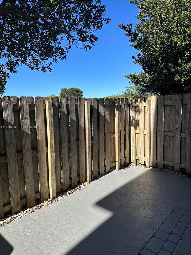 Building Photo - 2853 SE 1st Dr