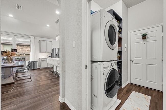 Building Photo - 5522 Little Creek Ct