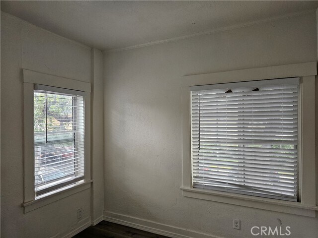 Building Photo - 166 E 36th Pl