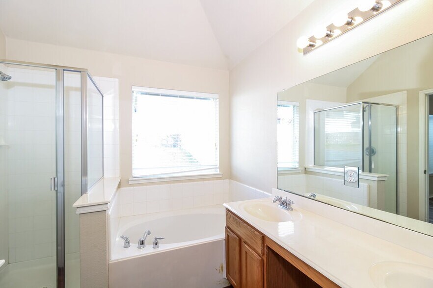 Building Photo - 109 Creekview Dr