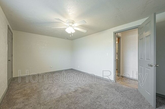 Building Photo - 2124 S Sunnylane Rd