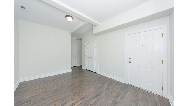 Building Photo - 944 W Montana St