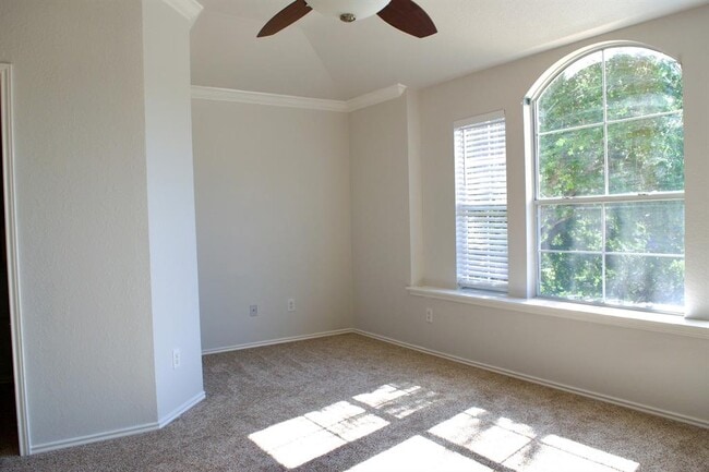 Building Photo - 1708 Darjeeling Dr