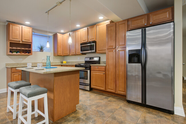 Building Photo - 5001 S King Dr