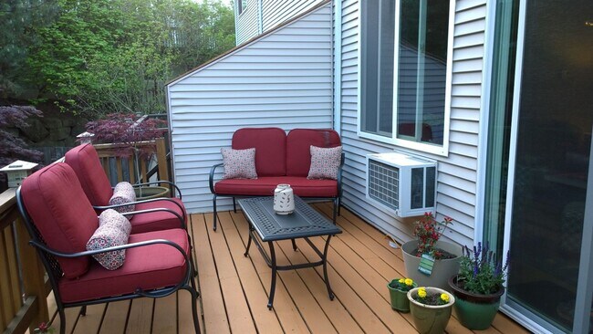Building Photo - Beautiful Murrayhill Townhome with Dual Primary Suites & Private Backyard!