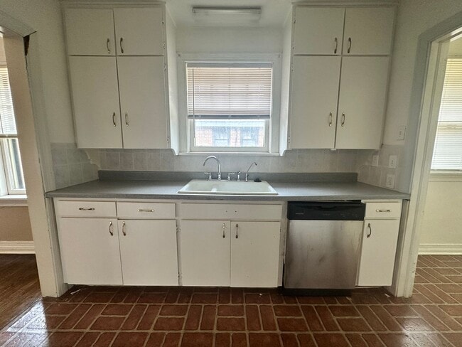 Building Photo - Plaza District / Classen 3 Bed Beauty! - Move In Deposit-Free! (If Qualified)