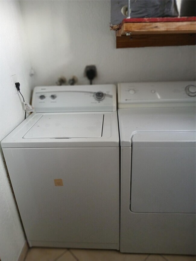 Building Photo - 514 NW 3rd Ave