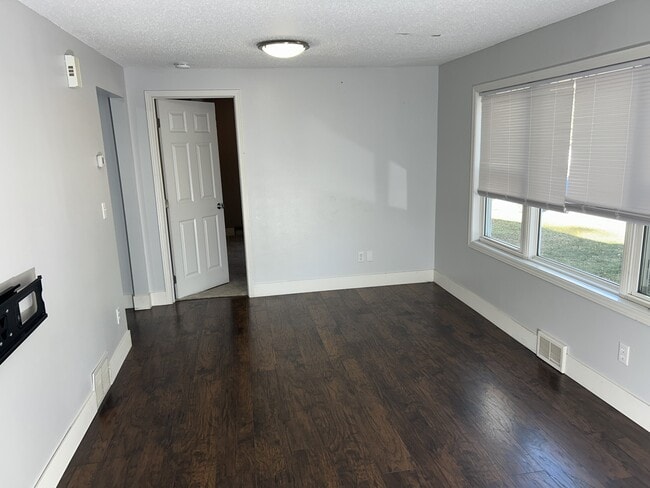 Building Photo - 815 N Mable Ave