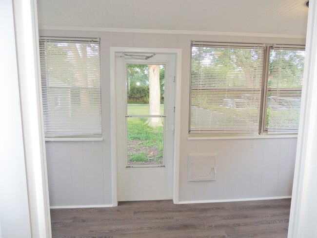 Building Photo - 4 Bed - 1 Full Bath Cape Cod for Rent!