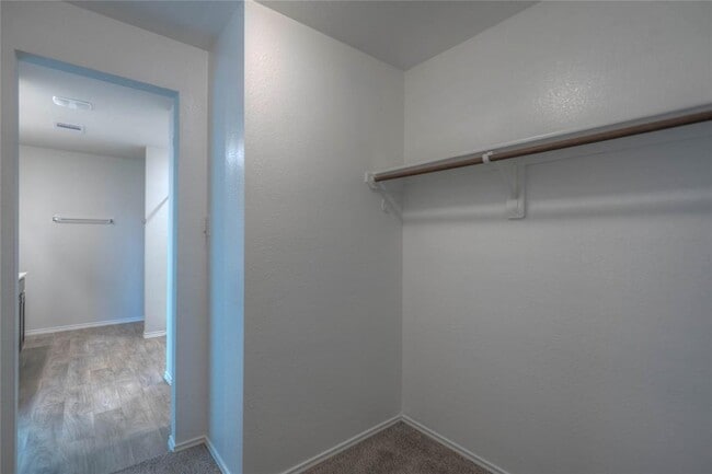 Building Photo - 204 Rockbridge Dr