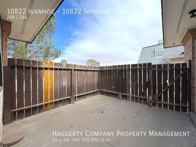 Building Photo - East El Paso 2bed/1.5 Townhome Refrig A/C