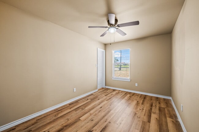 Building Photo - Modern 3/2 in New Deal ISD