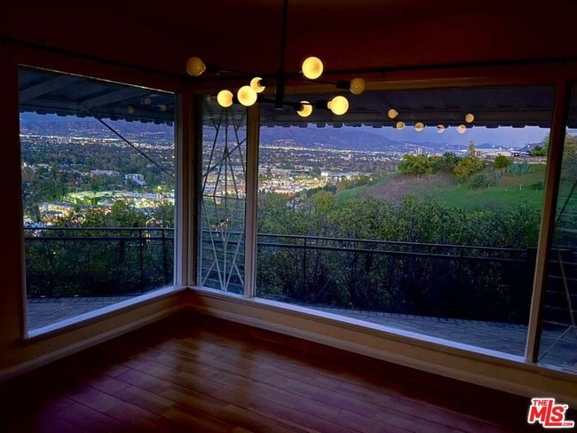 Building Photo - 3641 Sunswept Dr