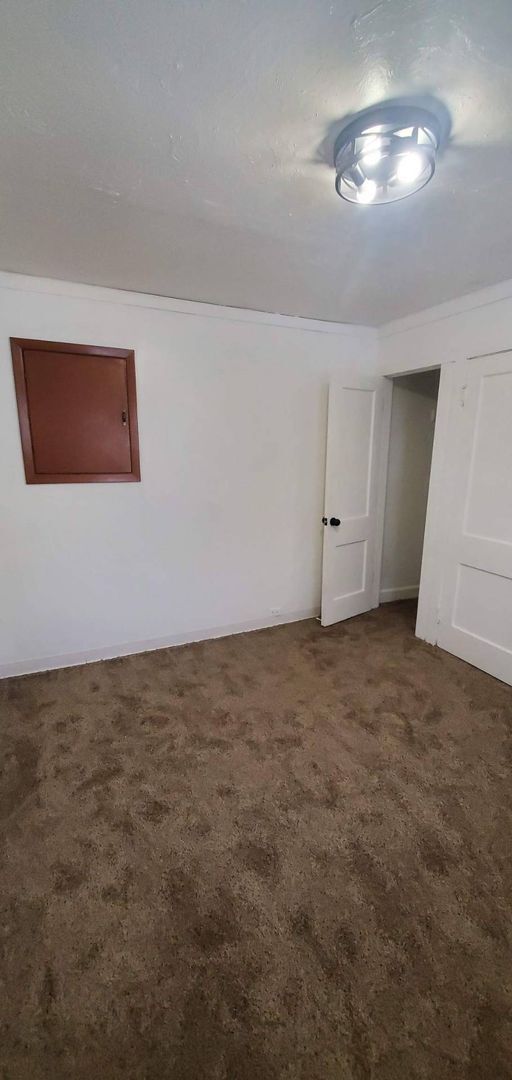 Building Photo - Charming 2-Bedroom Property in Prime Location