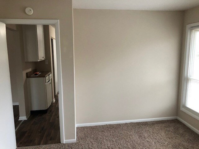 Building Photo - WEST SIDE UPDATED 4 BEDROOM AVAILABLE TODAY!