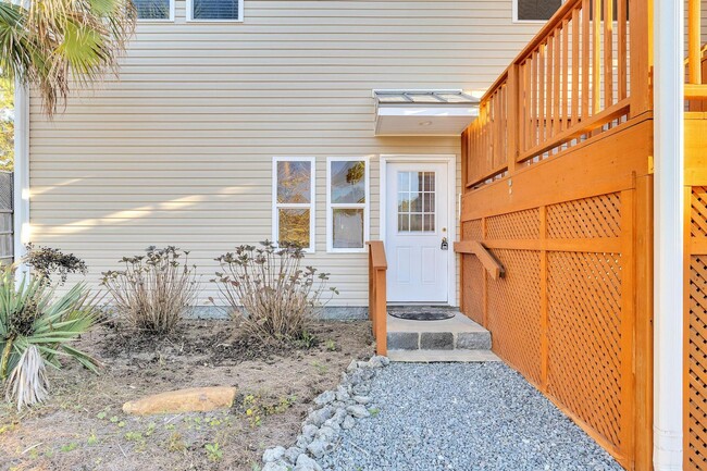 Primary Photo - Fully furnished 1 bedroom 1 bath in fenced...